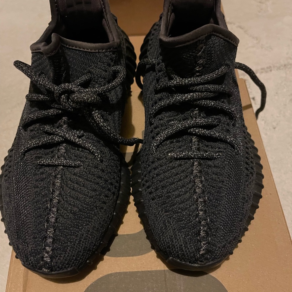 Adidas x Yeezy Boost 350 V2 Blk/Blk Men’s size 4